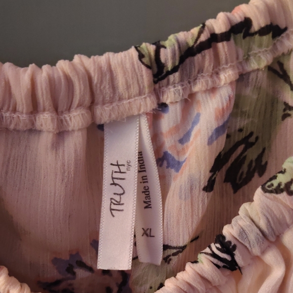 Floral Off-Shoulder Ruffle Top - Picture 2 of 3